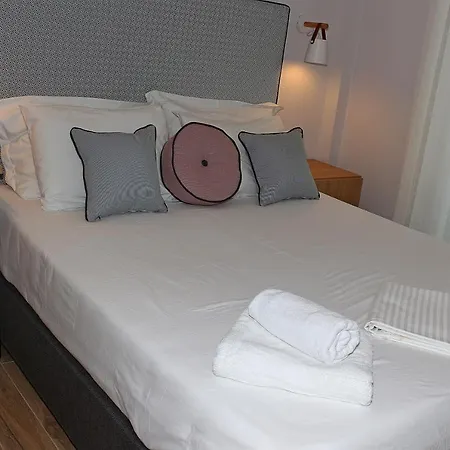 Oneiro Zois * Prínos