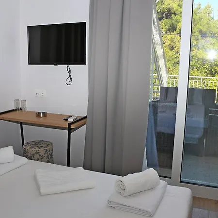 Oneiro Zois * Prínos